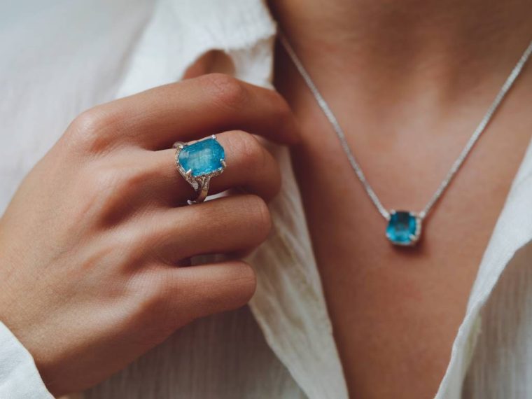 The best minimalist jewelry trends this season